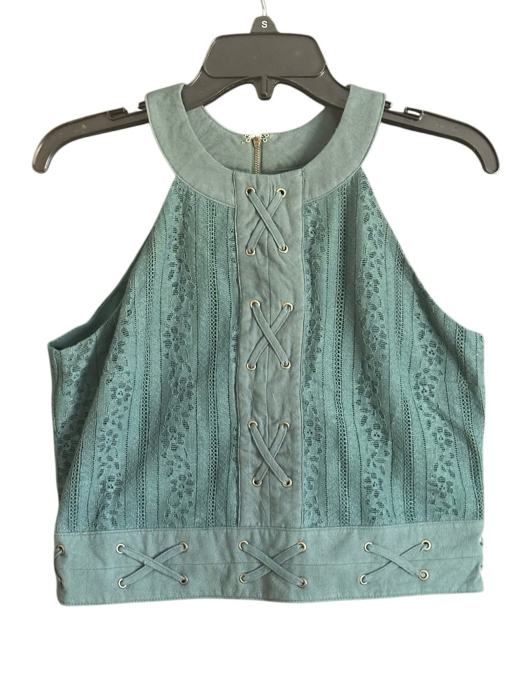 NWT Moon River Green Lace Accent Halter Crop Top. Size Medium